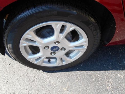 Used 2015 Ford Fiesta SE image 24