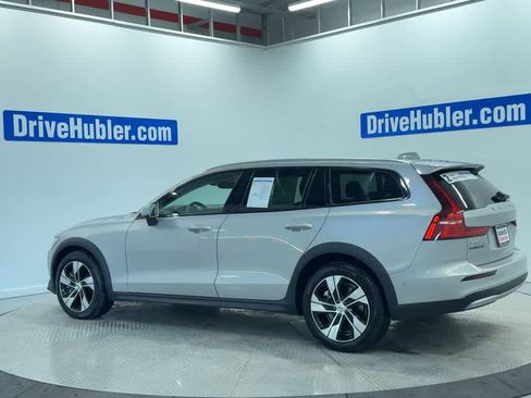 Used 2025 Volvo V60 B5 Cross Country Plus image 7