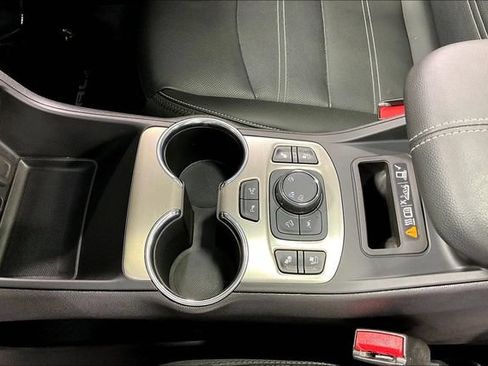Used 2024 GMC Terrain Denali w/ Denali Premium Package AWD/4WD image 19