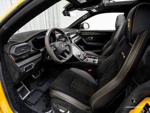 Used 2024 Lamborghini Urus Performante AWD/4WD image 29