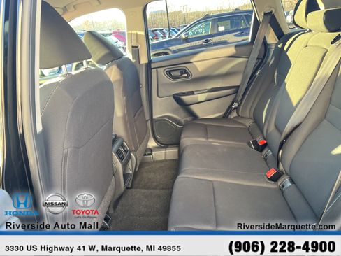 Used 2024 Nissan Rogue S image 24