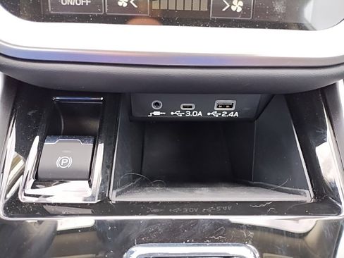 Used 2025 Subaru Legacy Premium w/ Popular Package #1A image 32