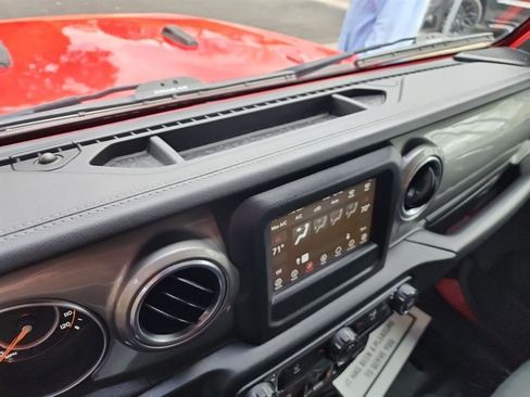Used 2019 Jeep Wrangler Unlimited Sahara AWD/4WD image 22