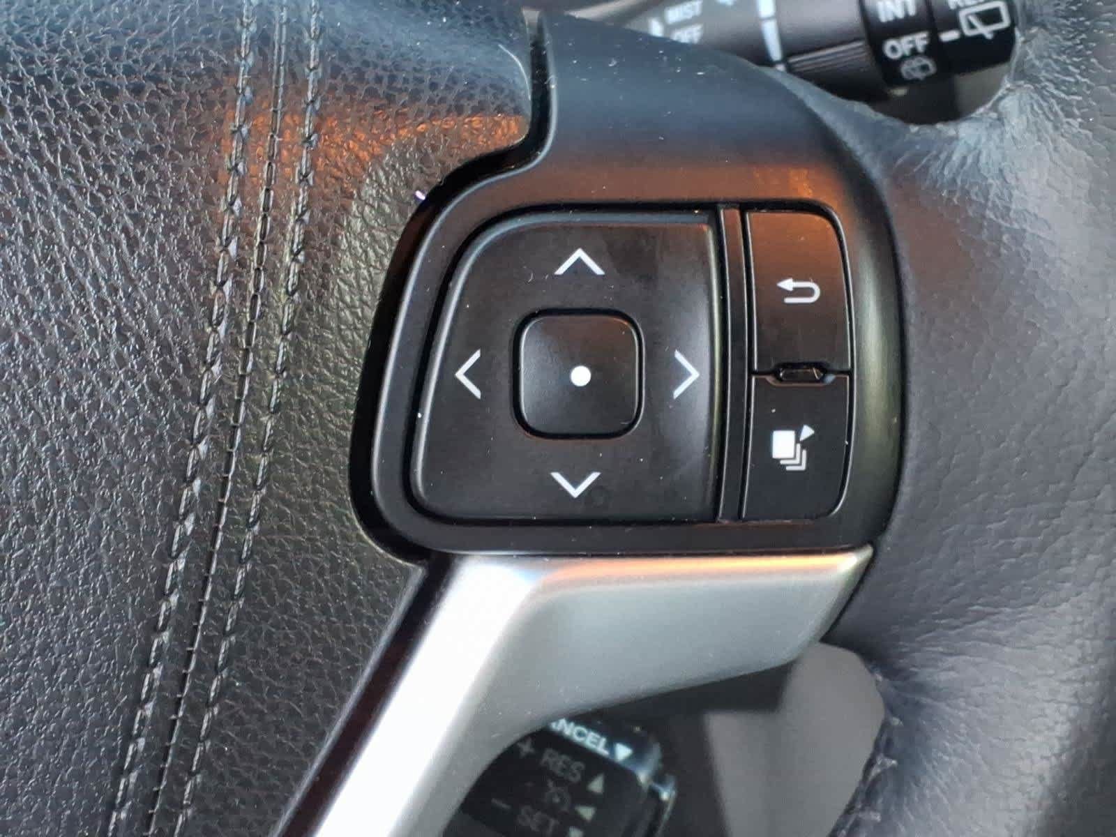 Used 2015 Toyota Sienna XLE w/ XLE Navigation Package FWD image 19