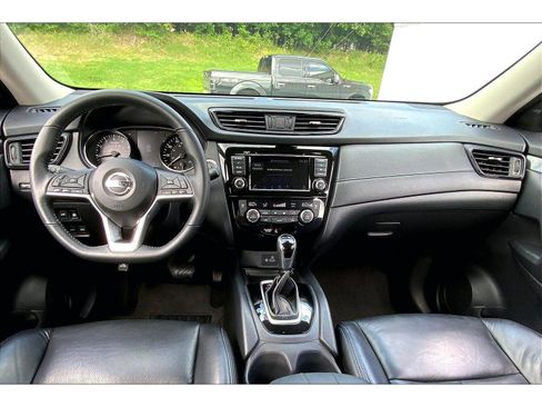 Used 2020 Nissan Rogue SV FWD image 14