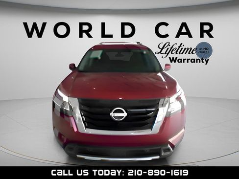 Used 2024 Nissan Pathfinder SL image 2