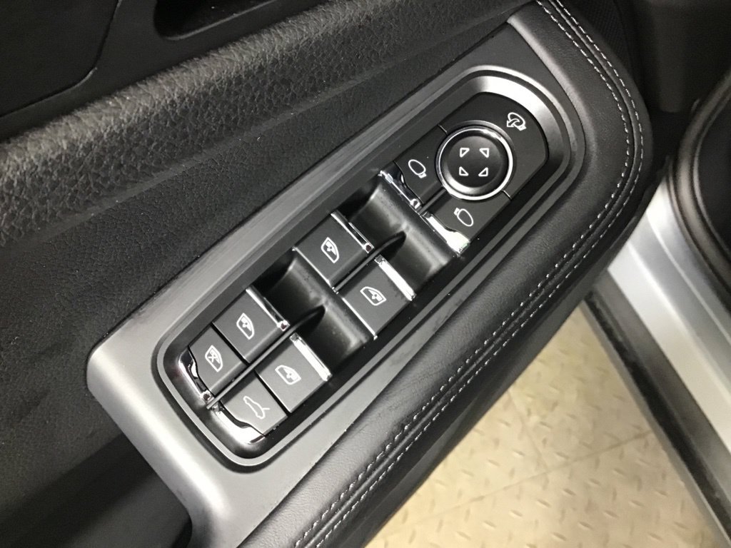 Certified 2026 Porsche Macan AWD/4WD image 29