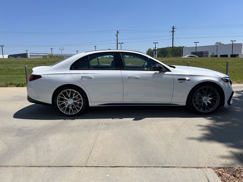 New 2026 Mercedes-Benz E 53 AMG e 4MATIC Sedan image 10