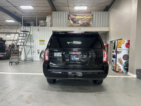 Used 2017 GMC Yukon SLT image 6