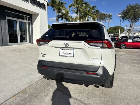 Used 2021 Toyota RAV4 XLE Premium image 26