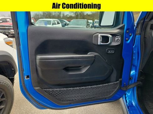 Used 2022 Jeep Wrangler Sport AWD/4WD image 19