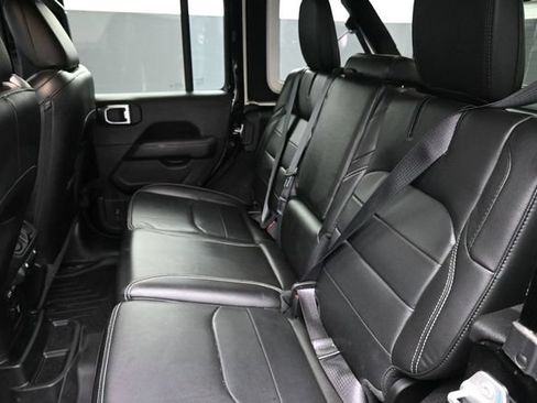 Used 2022 Jeep Wrangler Unlimited Sahara w/ Cold Weather Group AWD/4WD image 11