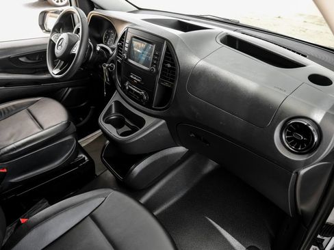 Used 2023 Mercedes-Benz Metris image 9