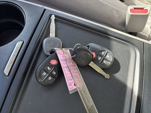 Used 2015 Toyota Sienna LE image 19