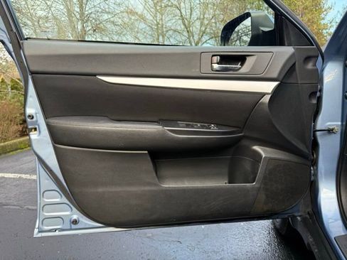 Used 2010 Subaru Outback 2.5i Premium image 17