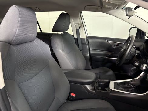 Used 2021 Toyota RAV4 LE FWD image 19