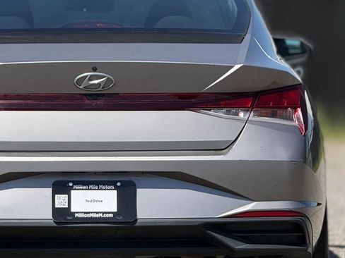 Used 2021 Hyundai Elantra SEL FWD image 14