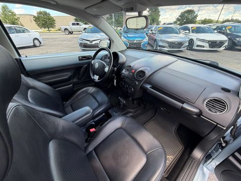 Used 2009 Volkswagen Beetle Coupe FWD image 25