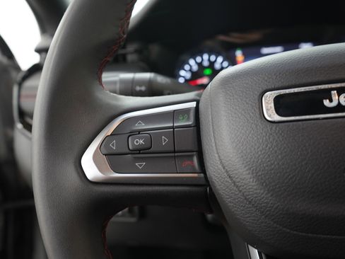 Used 2025 Jeep Compass Trailhawk AWD/4WD image 25
