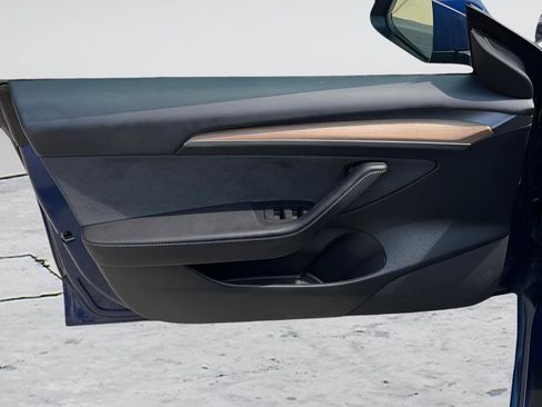 Used 2023 Tesla Model 3 Standard Range image 16
