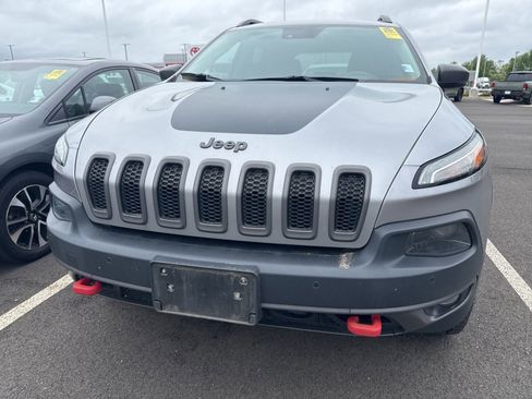 Used 2016 Jeep Cherokee Trailhawk w/ Comfort/Convenience Group AWD/4WD image 2