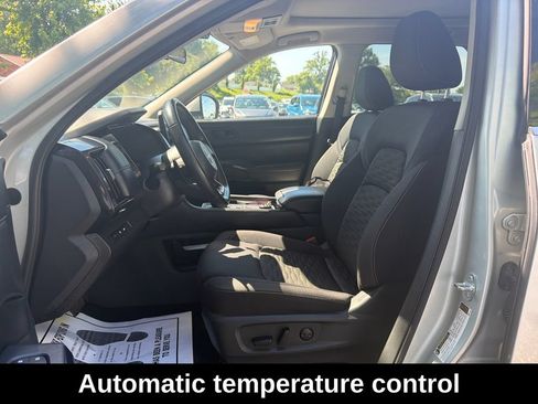 Used 2025 Nissan Pathfinder SV w/ SV Premium Package AWD/4WD image 11