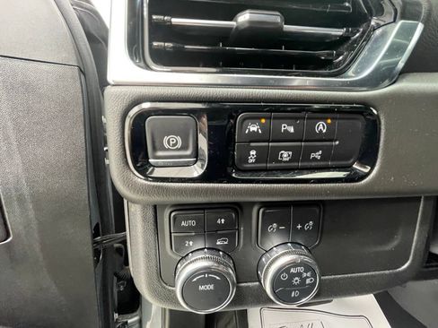 Used 2025 GMC Yukon Denali AWD/4WD image 18