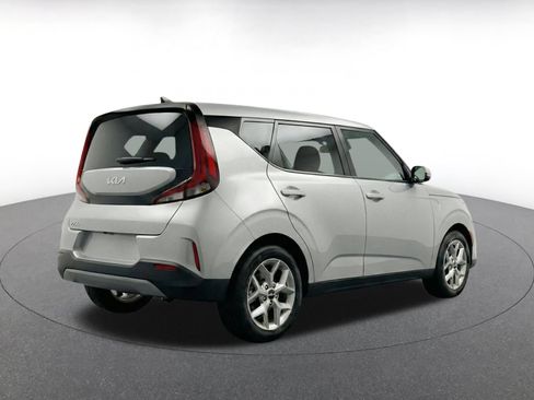 Used 2025 Kia Soul LX w/ LX Technology Package FWD image 9