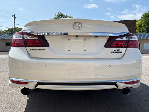 Used 2016 Honda Accord Touring image 5