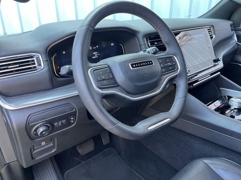 Used 2024 Jeep Wagoneer L Series II w/ Flexible Seating Group AWD/4WD image 2