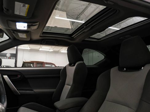 Used 2014 Scion tC FWD image 4