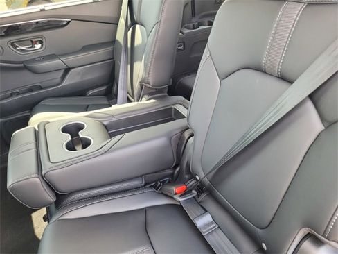 New 2025 Honda Pilot Touring image 9