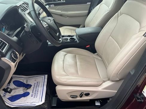 Used 2018 Ford Explorer Limited w/ Equipment Group 301A FWD image 5