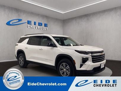 Used 2025 Chevrolet Traverse LT