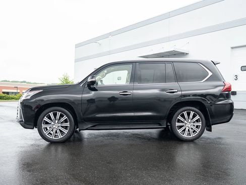 Used 2017 Lexus LX 570 4WD w/ Luxury Package image 3
