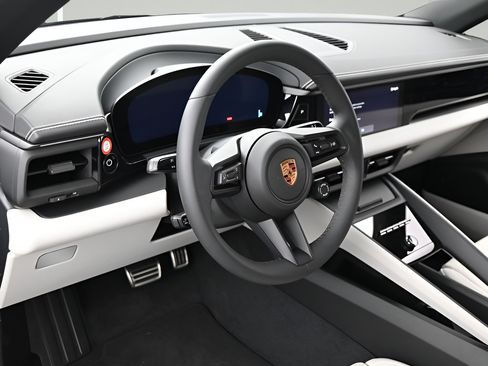 Certified 2025 Porsche Macan 4S Electric AWD/4WD image 5