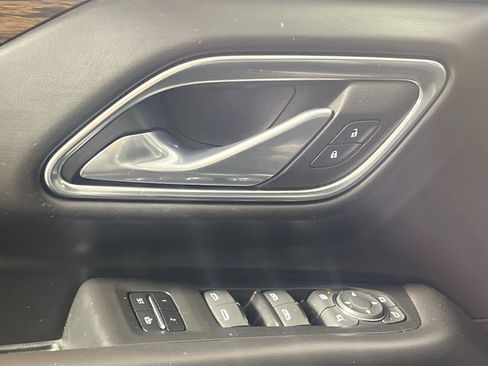 Used 2023 Chevrolet Suburban Premier AWD/4WD image 17
