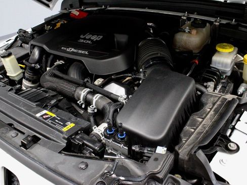 Used 2021 Jeep Wrangler Unlimited Sahara image 17