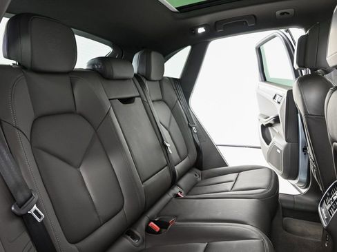 Certified 2025 Porsche Macan image 23