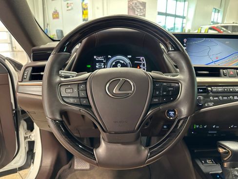 Used 2020 Lexus ES 300h w/ Premium Package FWD image 15