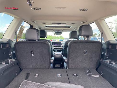 Used 2024 Kia Telluride EX w/ EX Captain's Chair Package FWD image 10