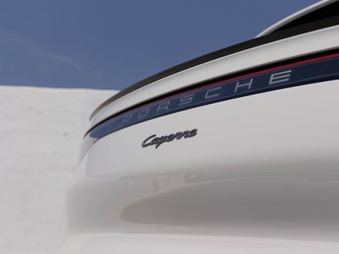 Certified 2023 Porsche Cayenne Platinum Edition AWD/4WD image 12