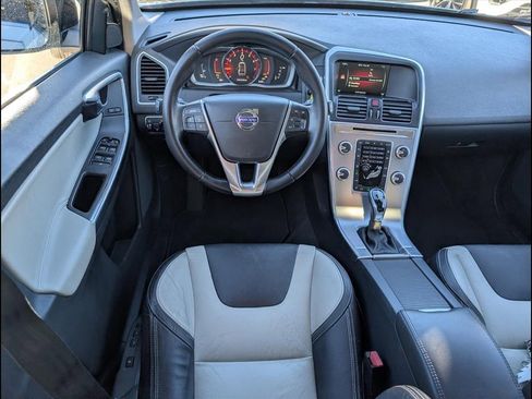 Used 2017 Volvo XC60 T6 Dynamic w/ Preferred Option Package image 9