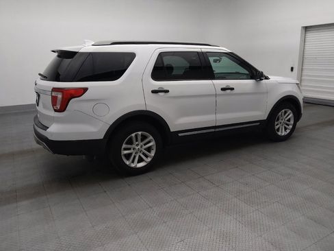 Used 2017 Ford Explorer XLT w/ Equipment Group 202A FWD image 10