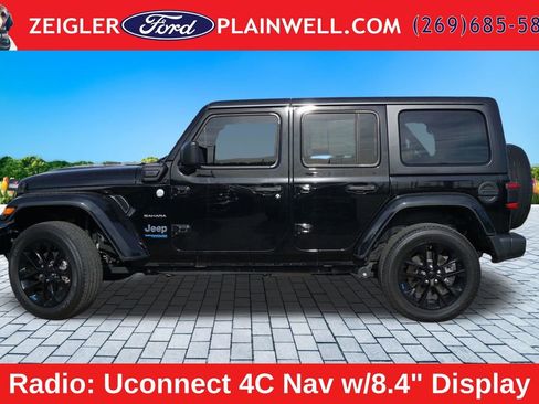 Used 2022 Jeep Wrangler Unlimited Sahara w/ Cold Weather Group AWD/4WD image 2