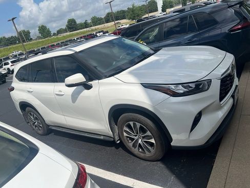 Certified 2020 Toyota Highlander XLE FWD image 5