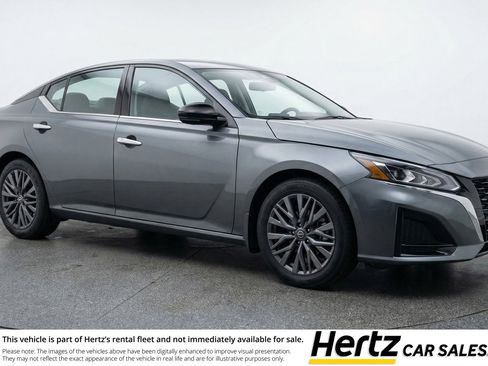 Used 2025 Nissan Altima 2.5 SV image 1