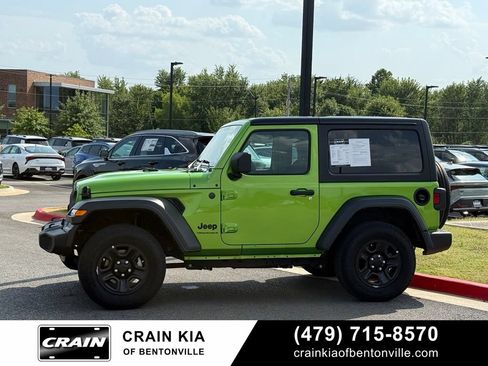 Used 2025 Jeep Wrangler Sport AWD/4WD image 4