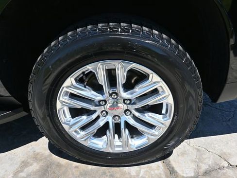 Used 2024 GMC Yukon XL SLT w/ SLT Premium Package AWD/4WD image 13