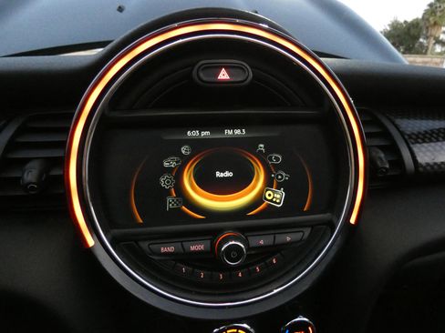 Used 2018 MINI Cooper S image 19